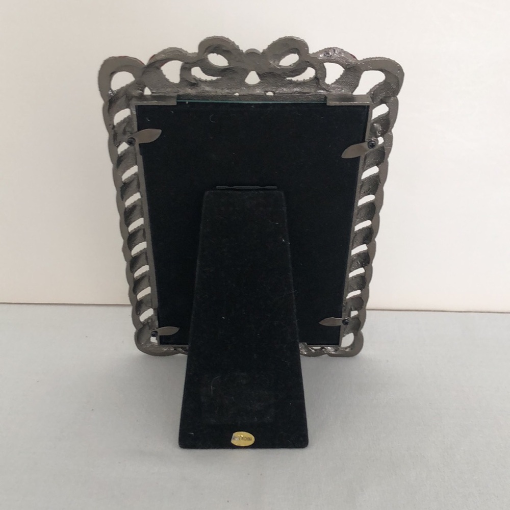 Elegant Silver and Red Picture Frame - Picture 8 of 13